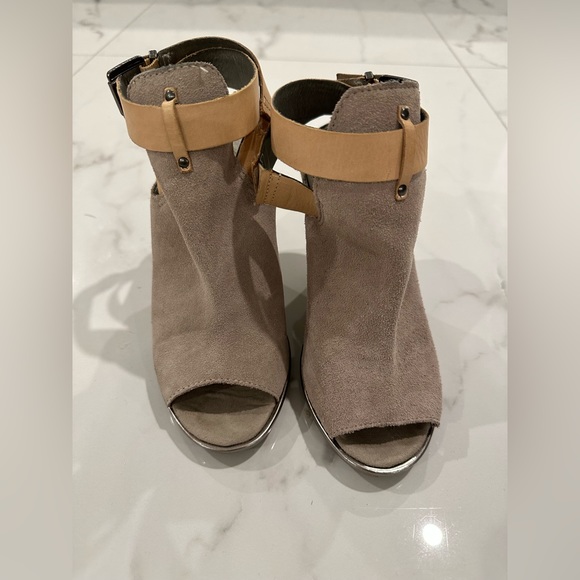 Kenneth Cole heels - Picture 1 of 4